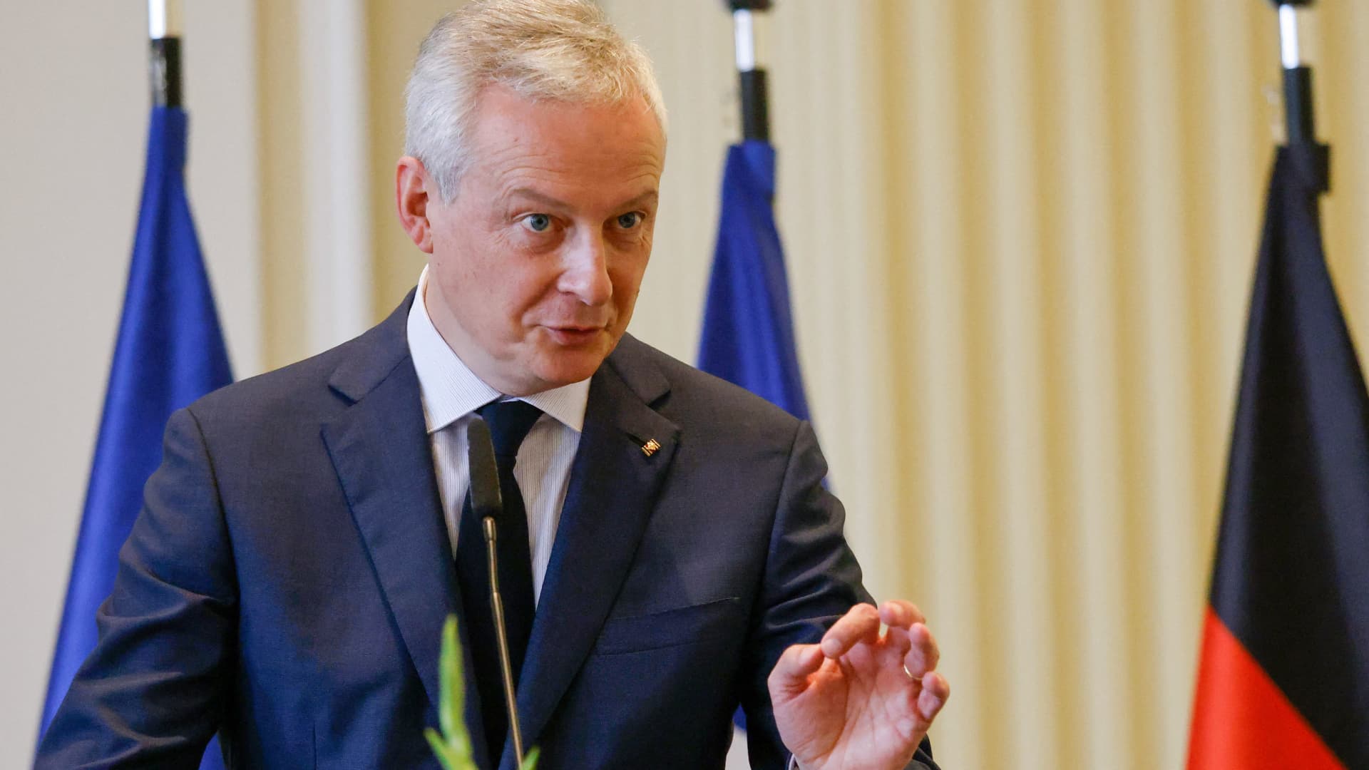 France says imposing a price cap on Russian oil will be difficult