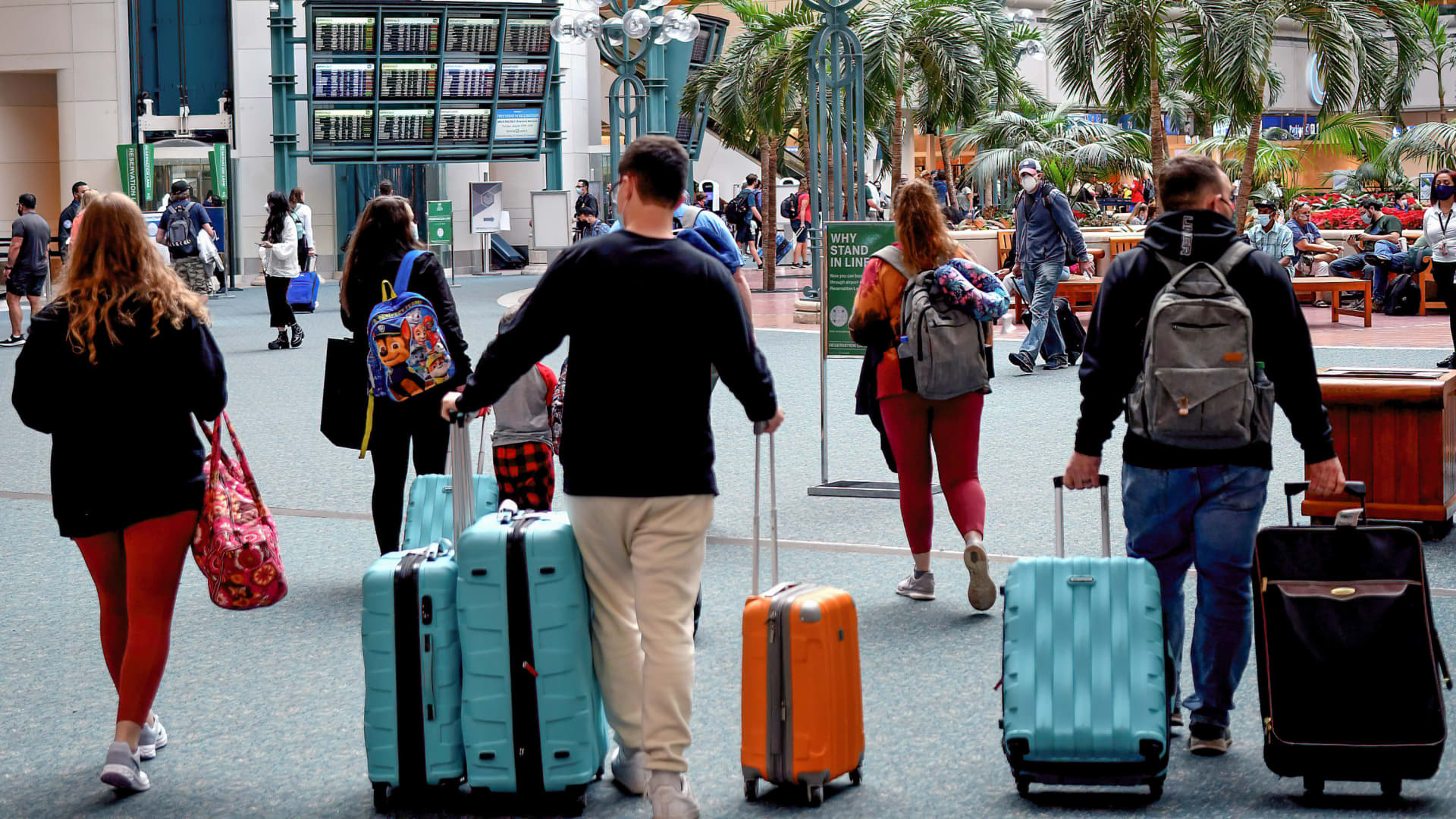 Airlines’ chaotic summer is over. These 5 charts show how it went