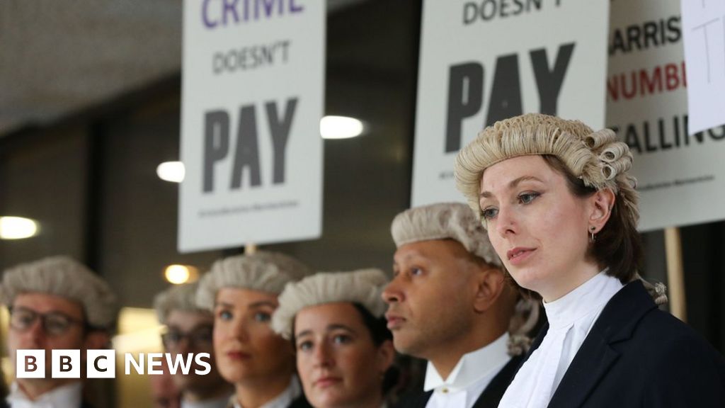 Striking barristers hold talks with new justice secretary