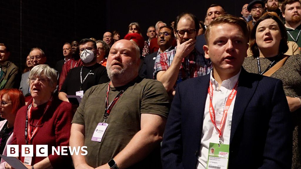 Labour conference: National anthem sung in tribute to Queen