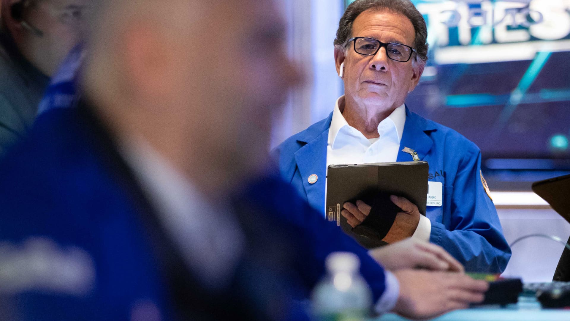 Stock pickers are still positioned for a Fed ‘soft landing,’ mutual fund holdings show