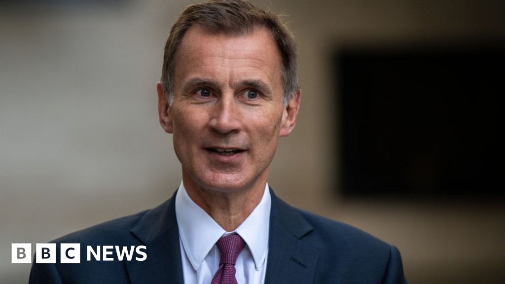 Jeremy Hunt to join Liz Truss at Chequers for talks on economic plans