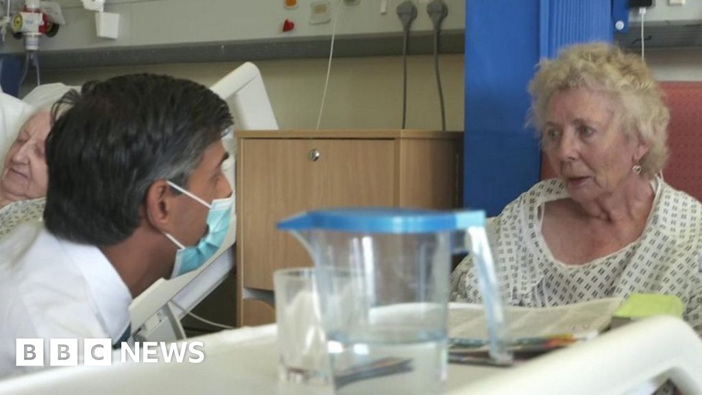 Croydon Hospital: Patient tells PM to pay NHS staff more