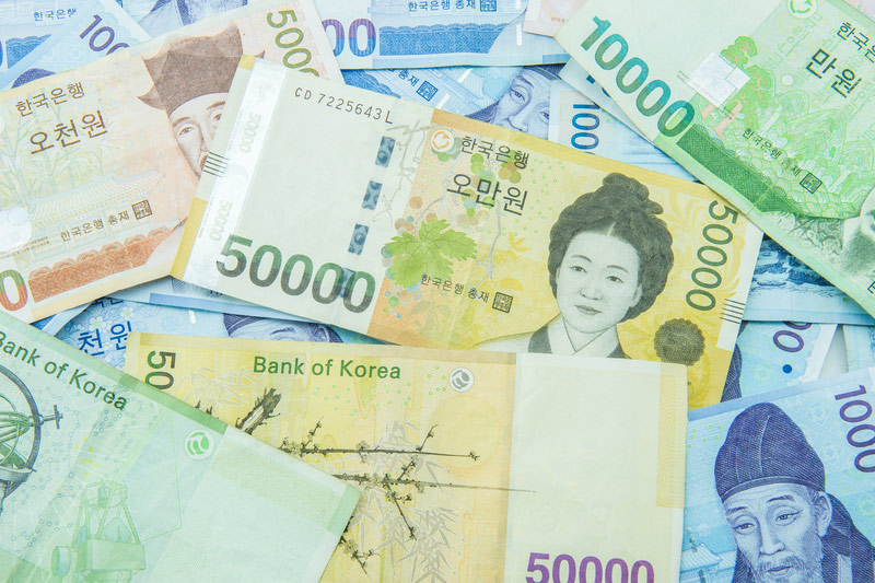 Asia FX Slips After Strong Rally, Dollar Pinned at 1-Month Low By Investing.com