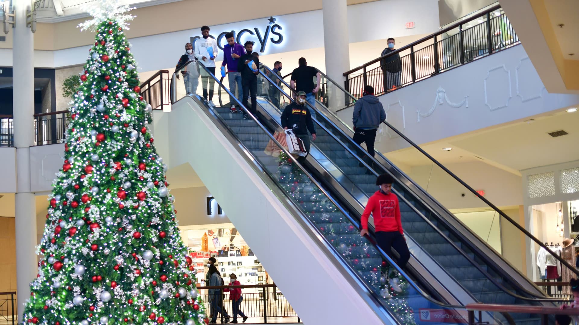 Inflation to dampen holiday spending, retail trade group forecasts
