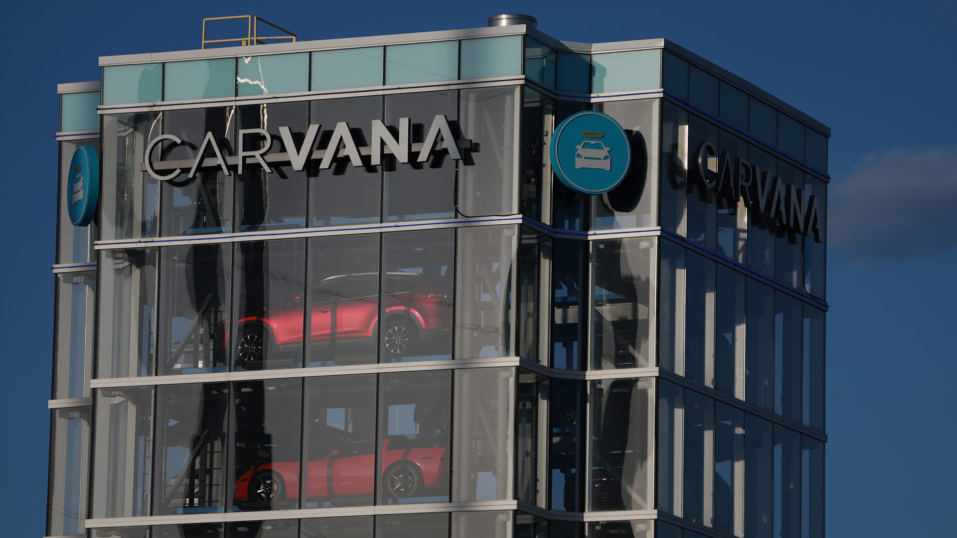 Carvana stock tanks 20% in continued sell-off