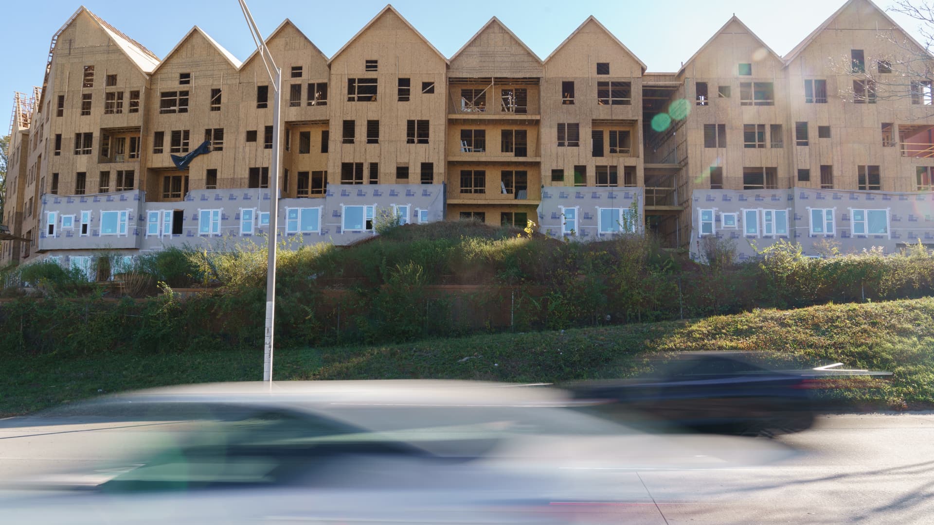 Investor home purchases drop 30% as price gains slow