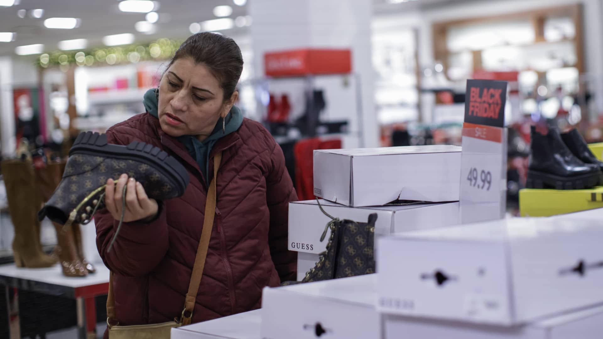 Shopper turnout hit record over Black Friday weekend, trade group says