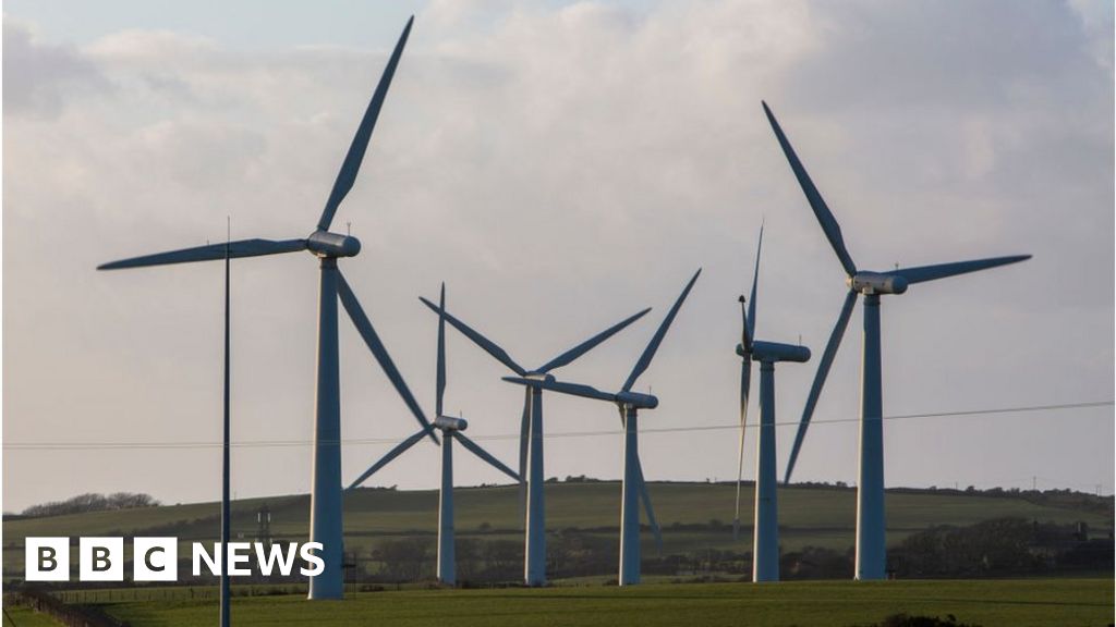 Labour vows to lift ban on onshore wind