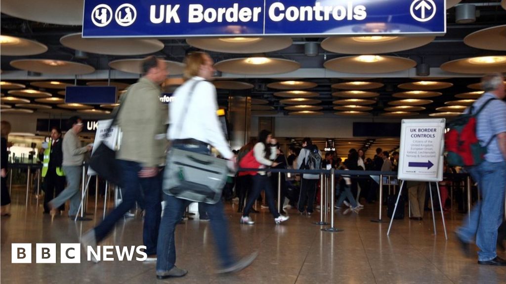 UK migration hits highest ever figure at 504,000