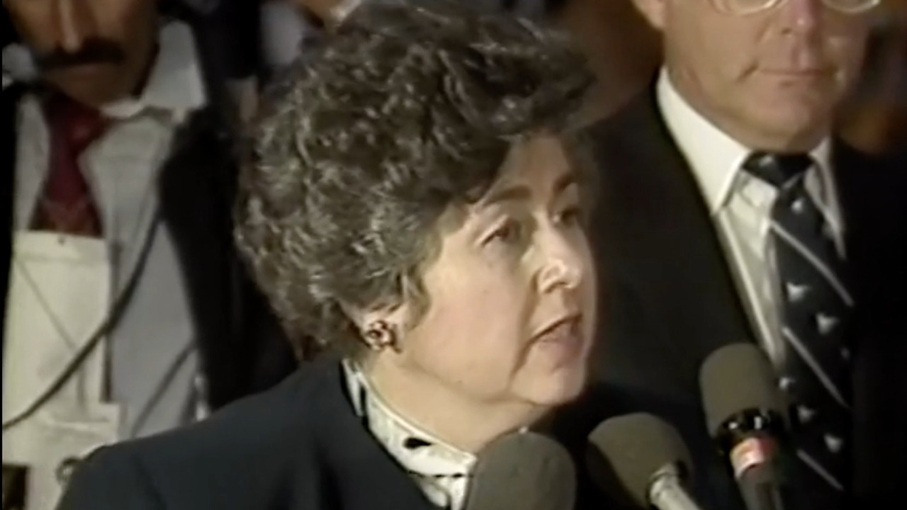 1984: Rosalind Wyman briefs reporters on convention space