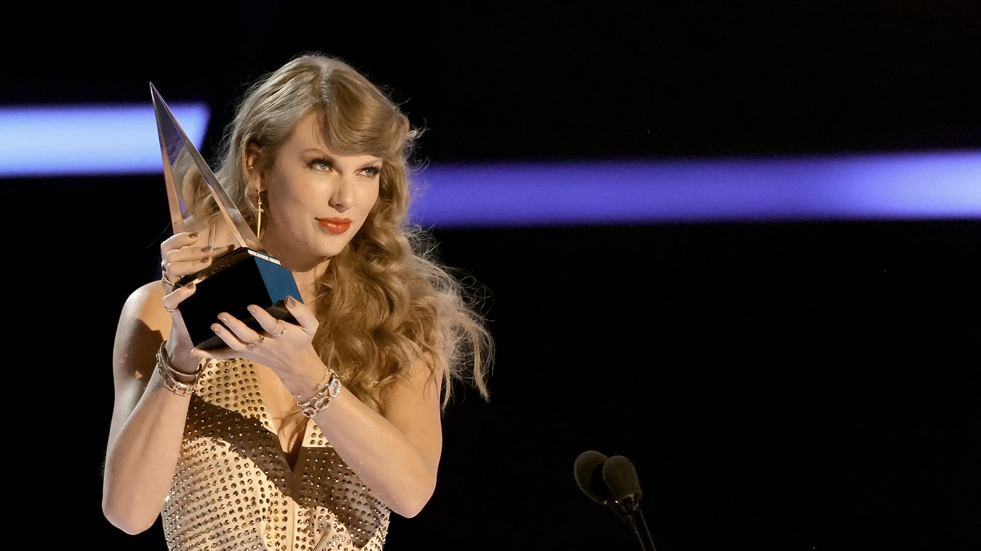 Taylor Swift to direct her first feature film for Disney