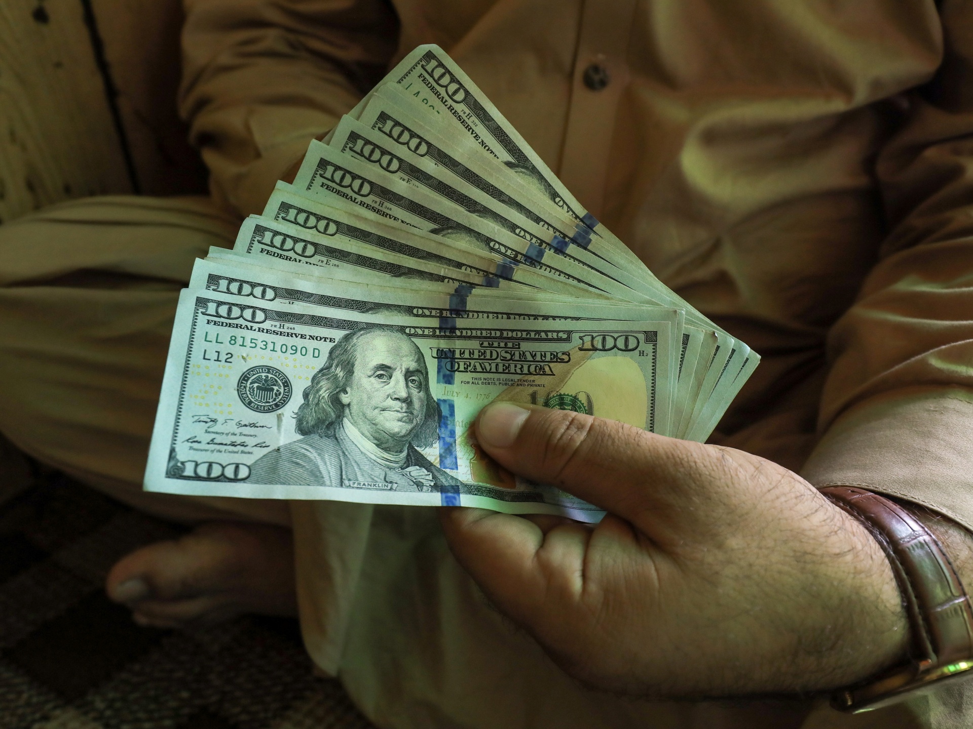 Pakistan central bank’s forex reserves fall to near four-year low | Business and Economy News