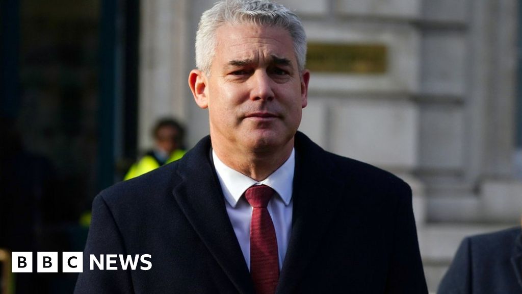 NHS pay dispute: Health Secretary Steve Barclay hints at revised offer to unions