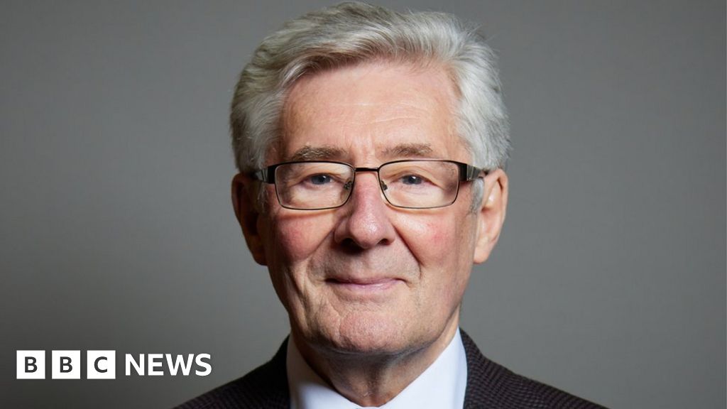 Labour MP Sir Tony Lloyd dies ‘peacefully at home’
