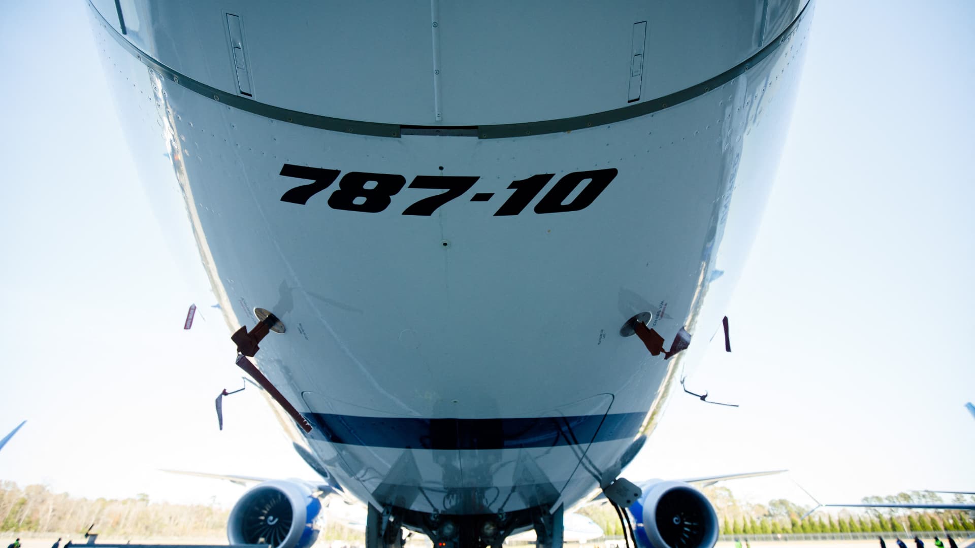 Boeing pauses delivery of 787 Dreamliners