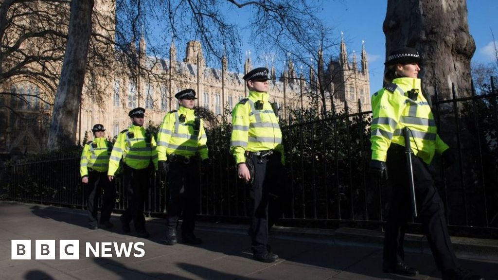Palace of Westminster: Area in disorder and squalor says report