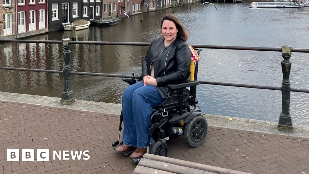 Disability activist felt 'dehumanised' after No 10 Downing Street ramp failure