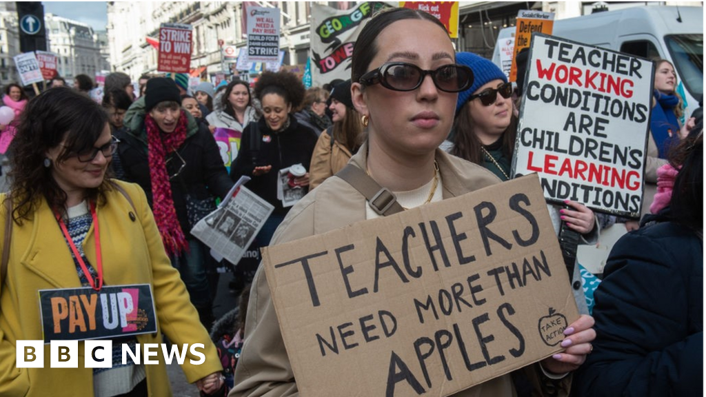 Teachers' strikes in England paused for talks