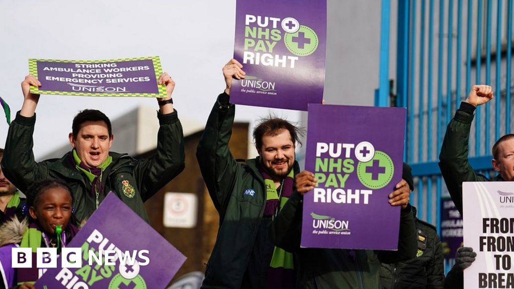 Unions close to pay deal with government to avert more NHS strikes