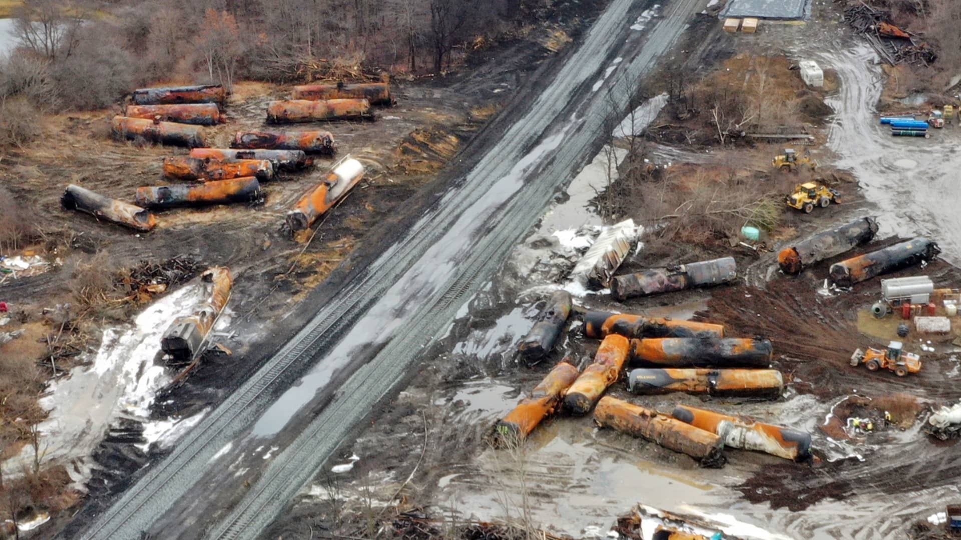 Norfolk Southern handled train derailment ‘terribly’