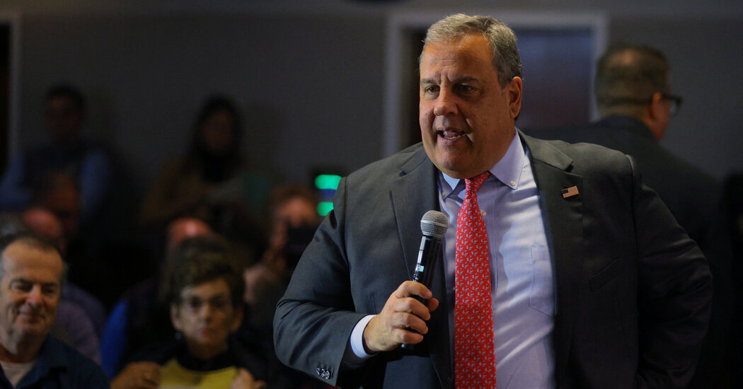 Christie, in New Hampshire, Reconnects With 2016 Supporters