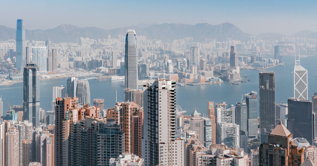 Hong Kong Lawmaker Invites Coinbase to Apply to Operate in Region Amid U.S. SEC Crackdown