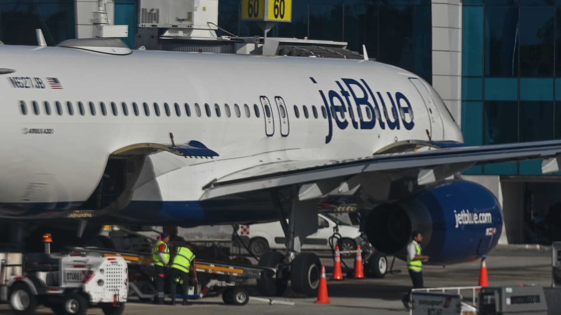 JetBlue adds frequent flyer rewards for incremental spending JetBlue adds frequent flyer rewards for incremental spending