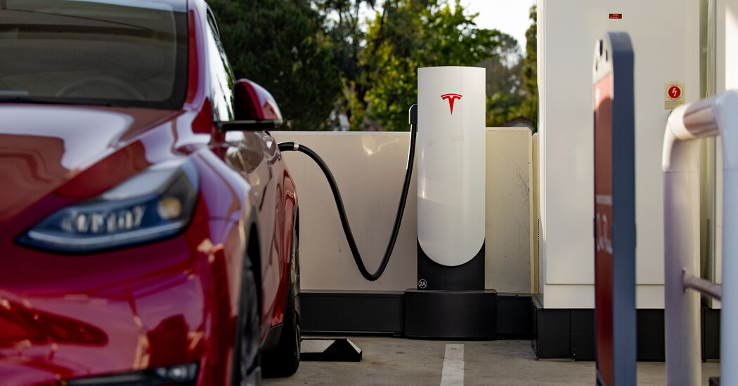 Tesla Will Open Its Charging Network to G.M.’s Electric Vehicles