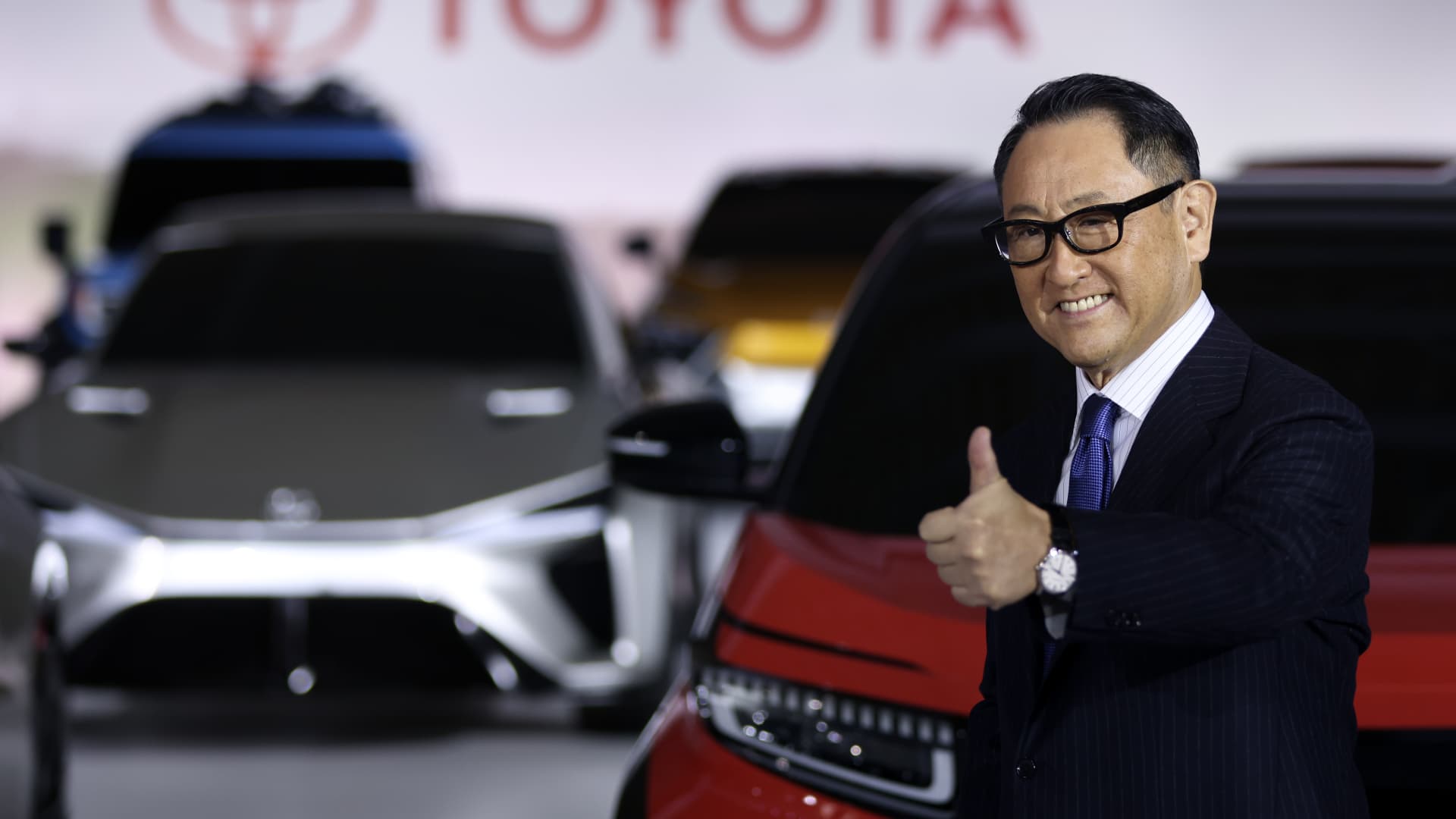 Toyota defies skeptics as stock seals best week since 2009