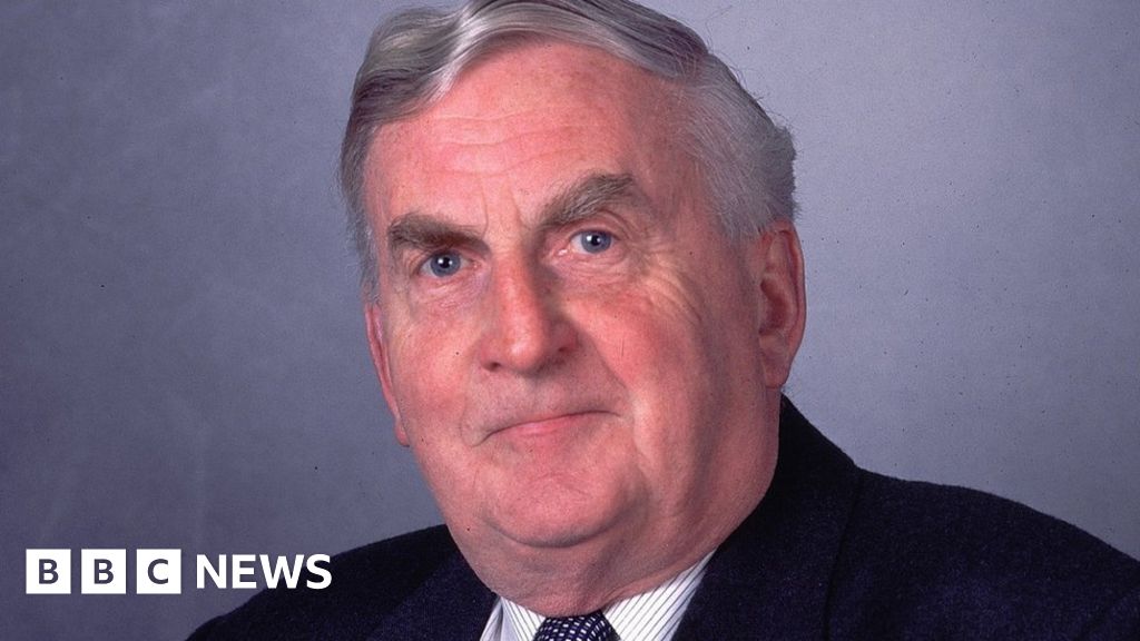 Lord John Morris, ex-Welsh secretary and Blair attorney general dies
