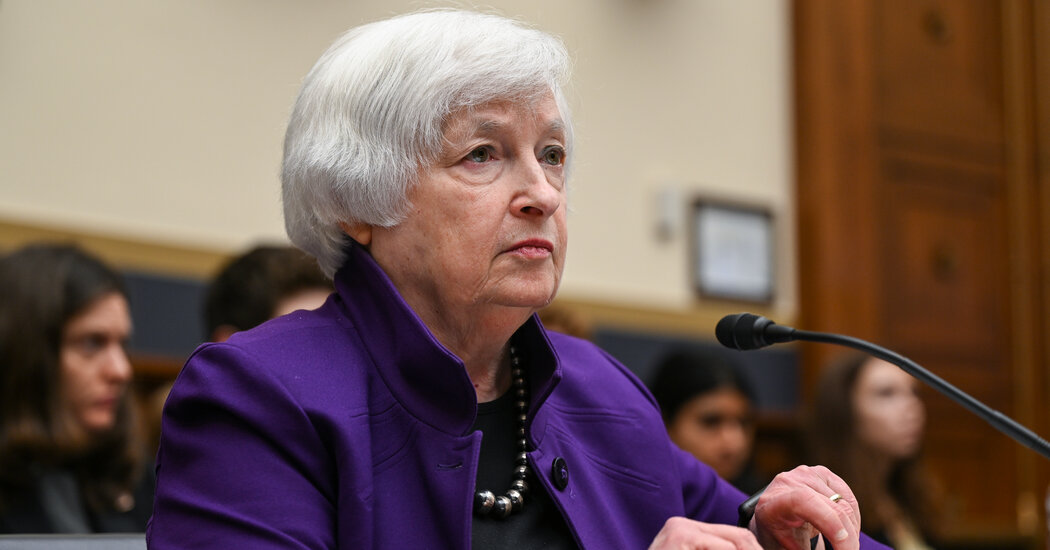 Yellen Says Bid to Decouple From China Would Be ‘Disastrous’