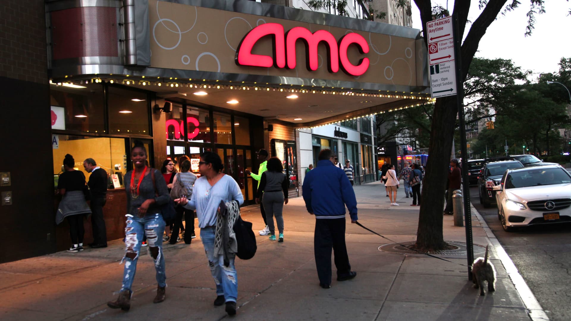 AMC drops plan to charge more for better seats