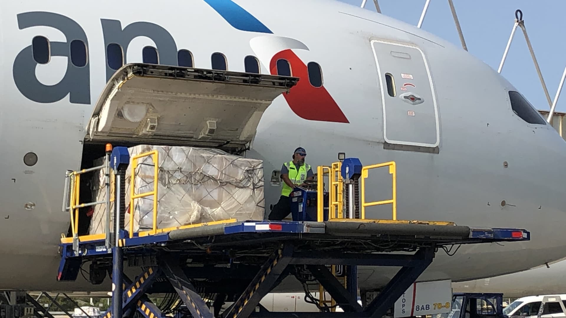 Airline cargo revenue declines are actually good news