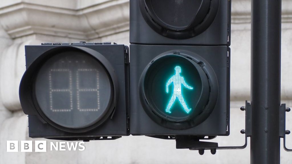Green man could stay on longer for pedestrians in England