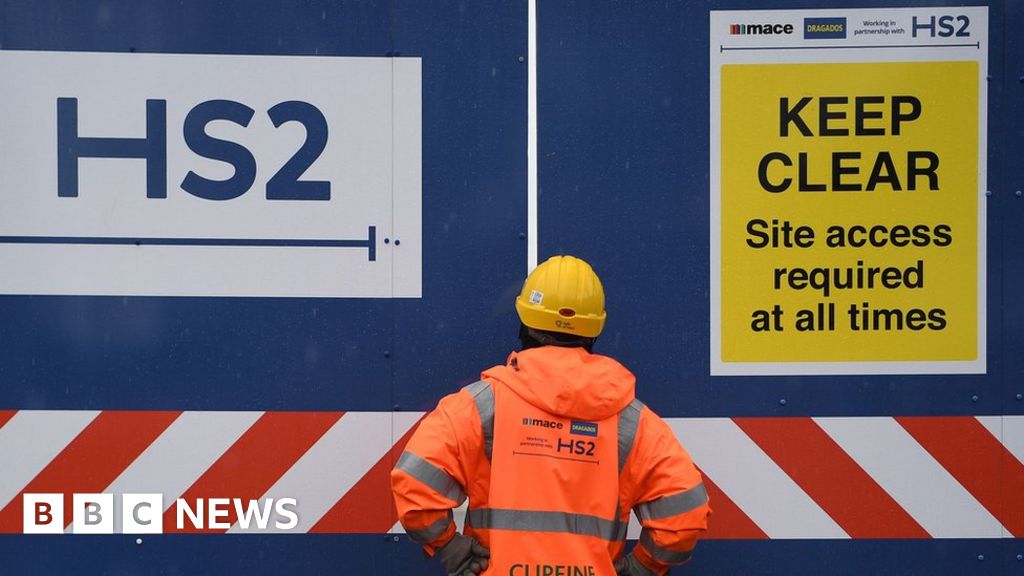 HS2: Rail link rated 'unachievable' by infrastructure watchdog