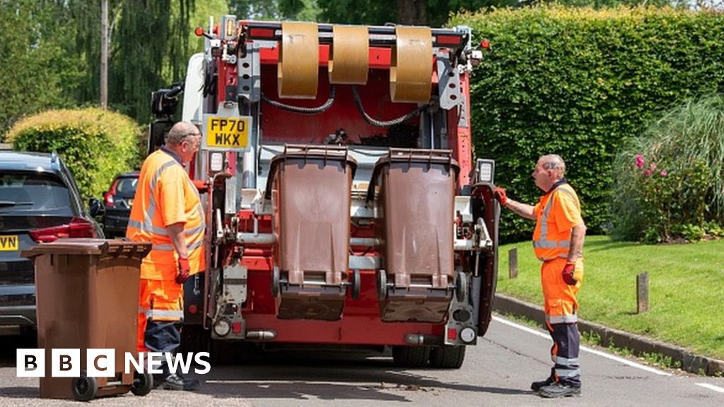 Bin collection: Tories accused of political delay to recycling reforms