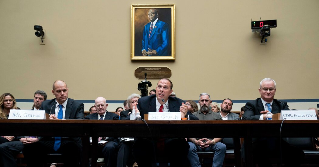 Lawmakers and Ex-Officials Press for Answers on U.F.O.s in Hearing