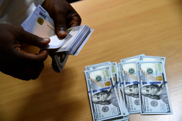FX rate disparity widens as Naira hits N1000/$1 at parallel market – The Sun Nigeria