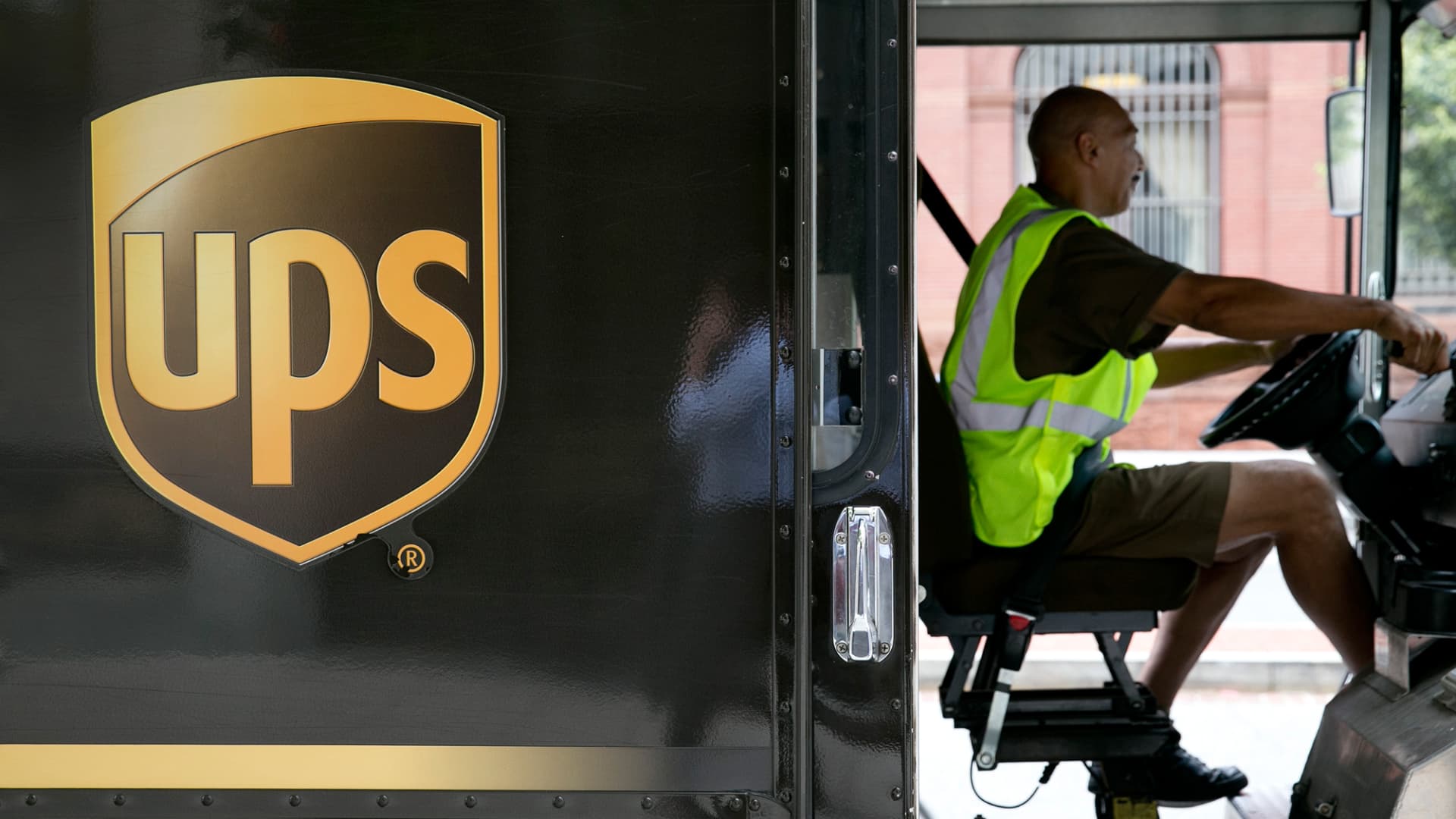 UPS drivers to average $170,000 in pay, benefits at end of 5-year deal