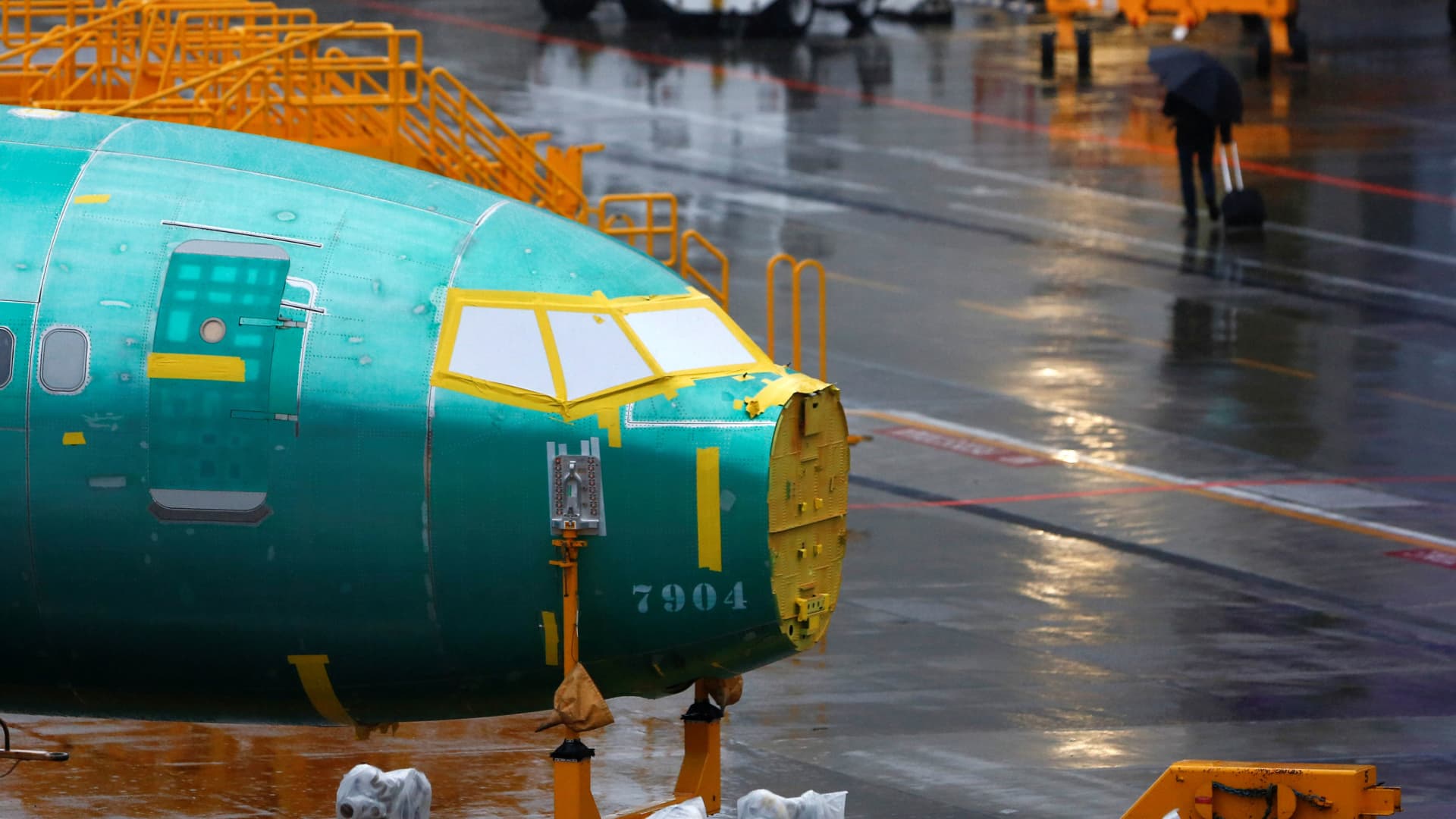 Boeing says a new 737 Max flaw will slow airplane deliveries