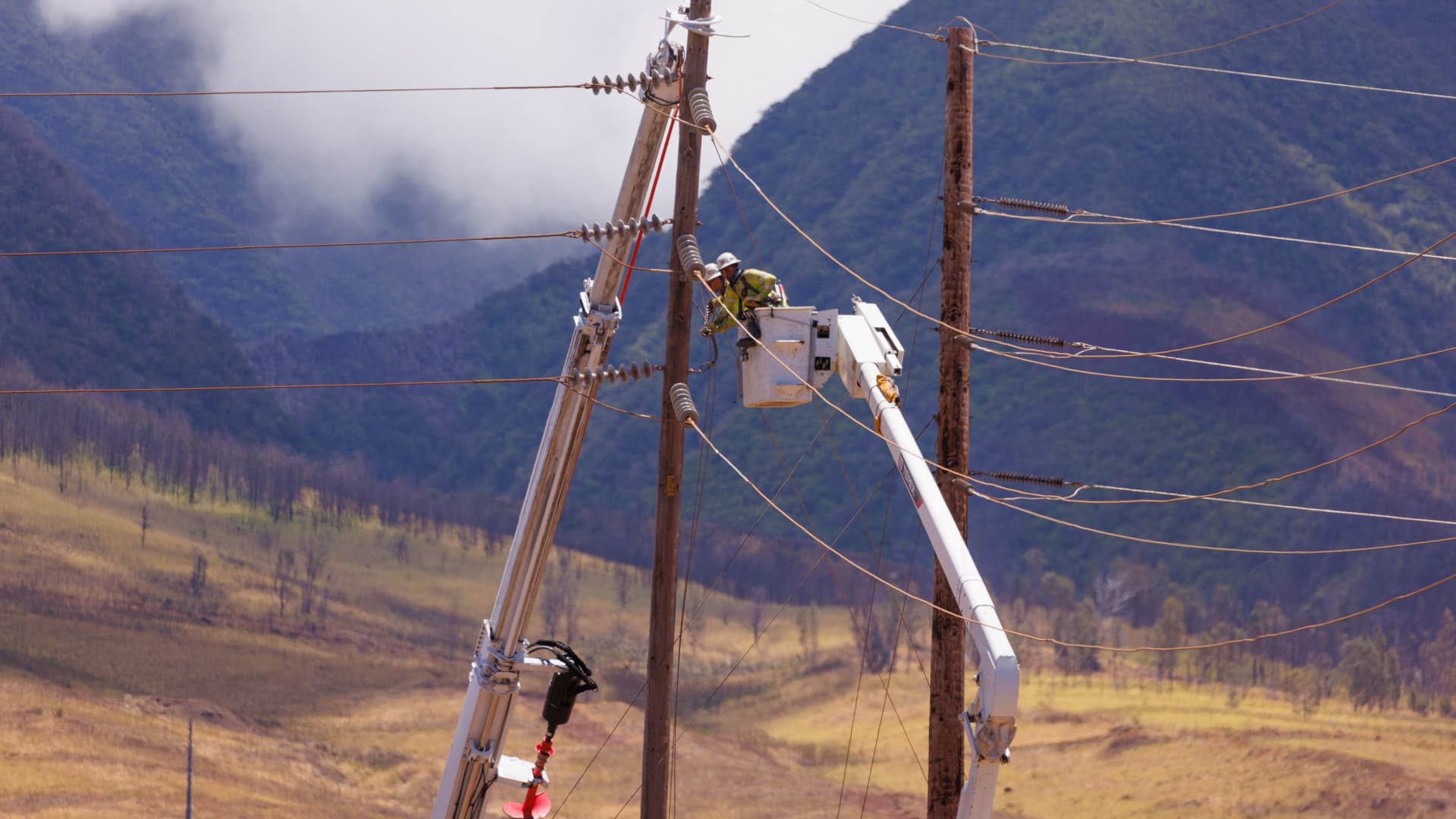 Electric utilities face billions in liability with old lines