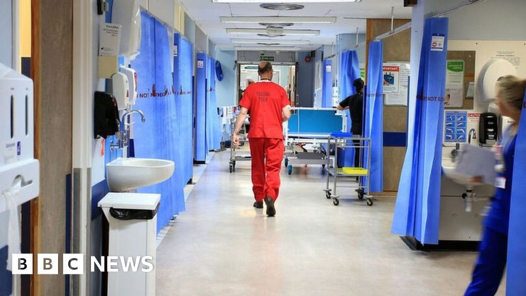 Junior doctors in Scotland accept new pay offer