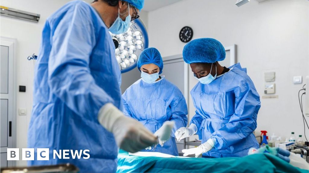 Hospital waiting list tops 7.5 million in England