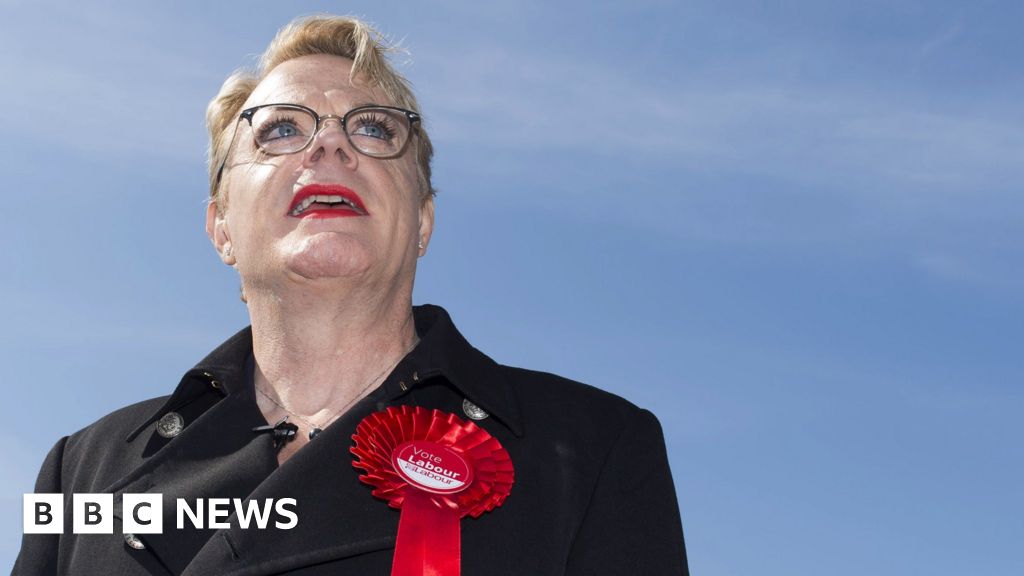 Eddie Izzard aims to stand in Brighton at next general election