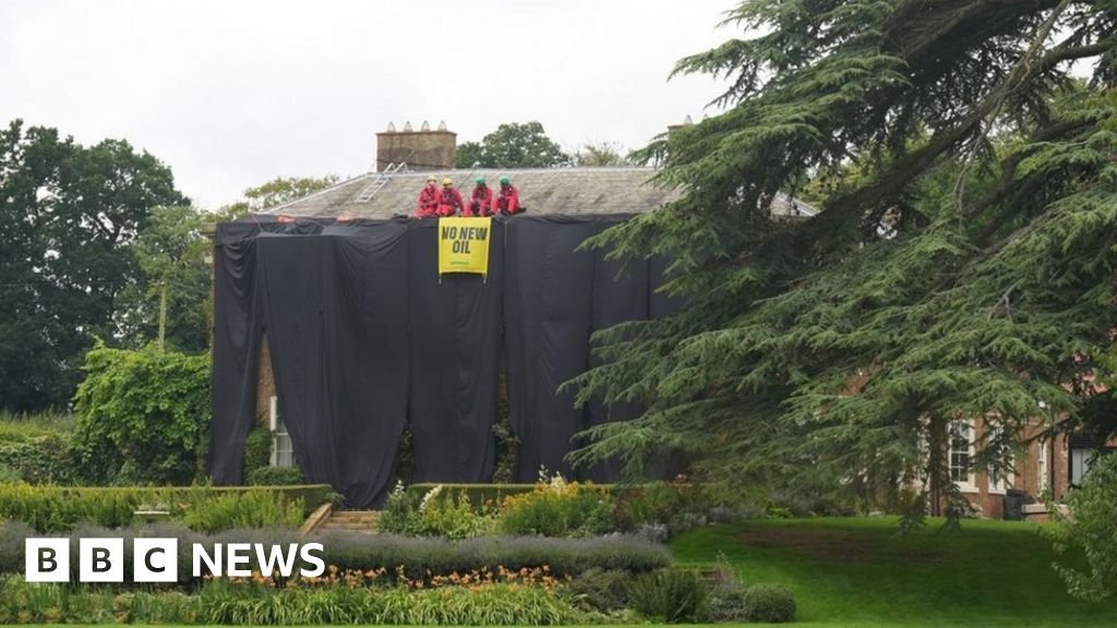 Rishi Sunak: Five bailed after Greenpeace protest at PM's home
