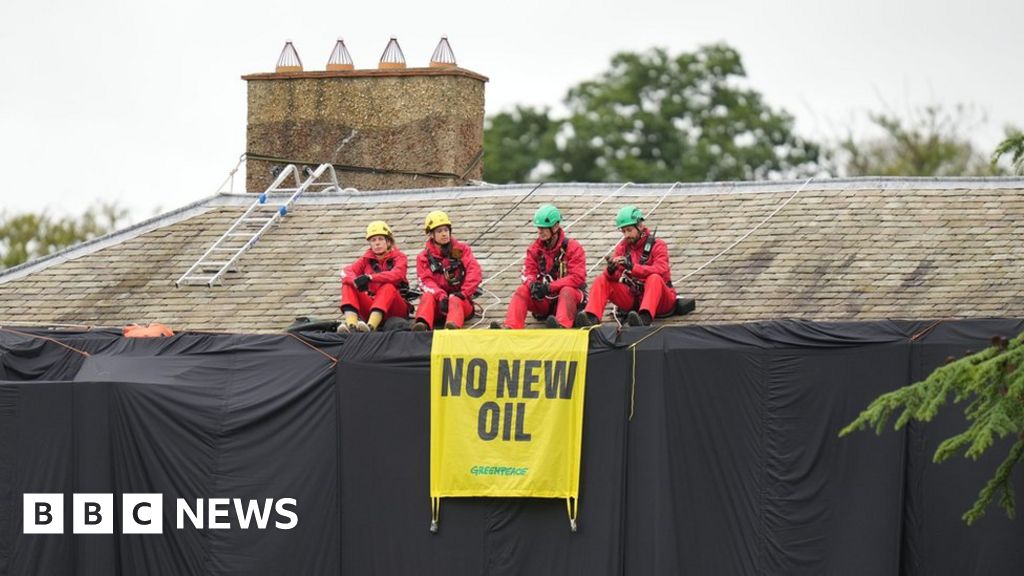 Greenpeace: Government cuts ties with group after protest at PM's home