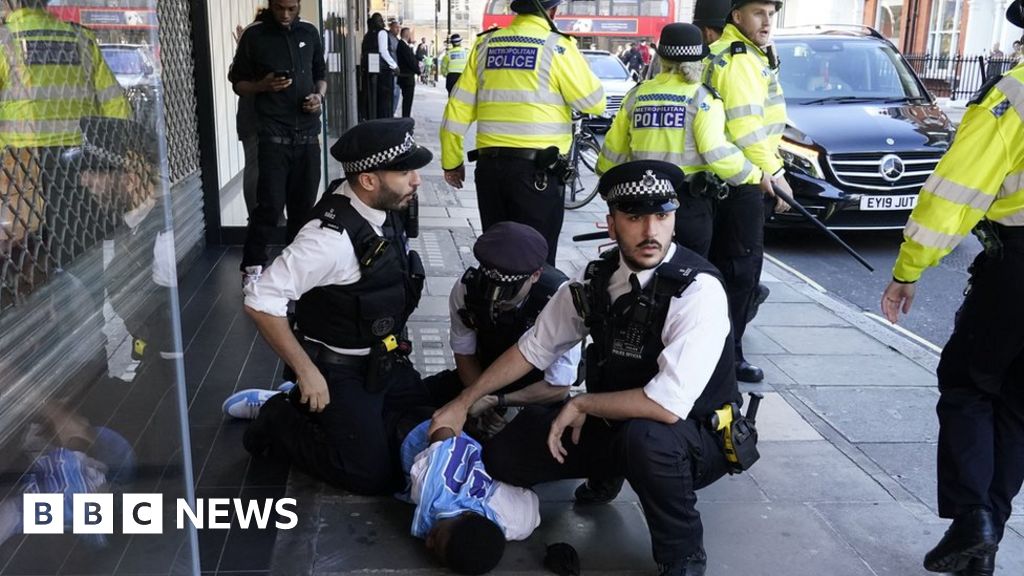 Oxford Street: Suella Braverman tells police to hunt down culprits