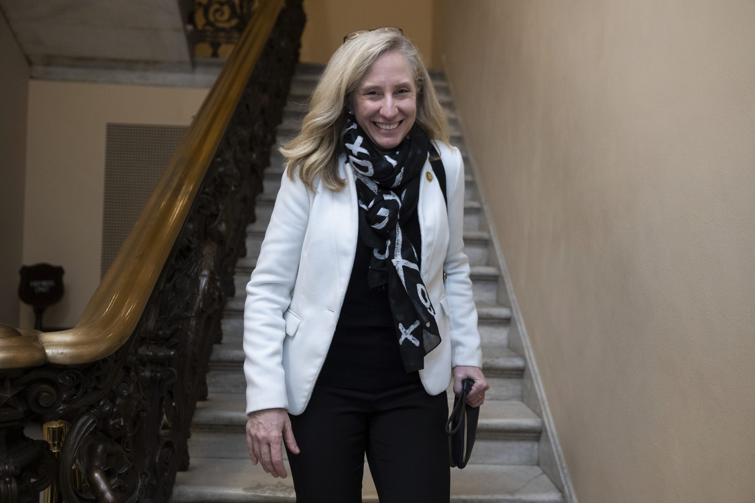 Abigail Spanberger tells Democrats she will run for governor of Virginia