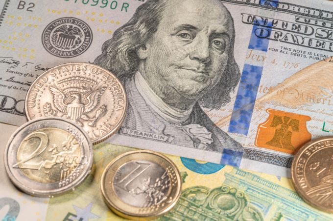 DXY Index Slips Amid Fed Pause Hopes